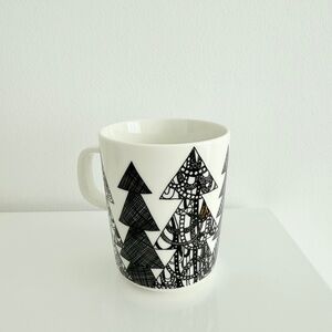 Marimekko Kuusikossa Oiva Mug /black/white